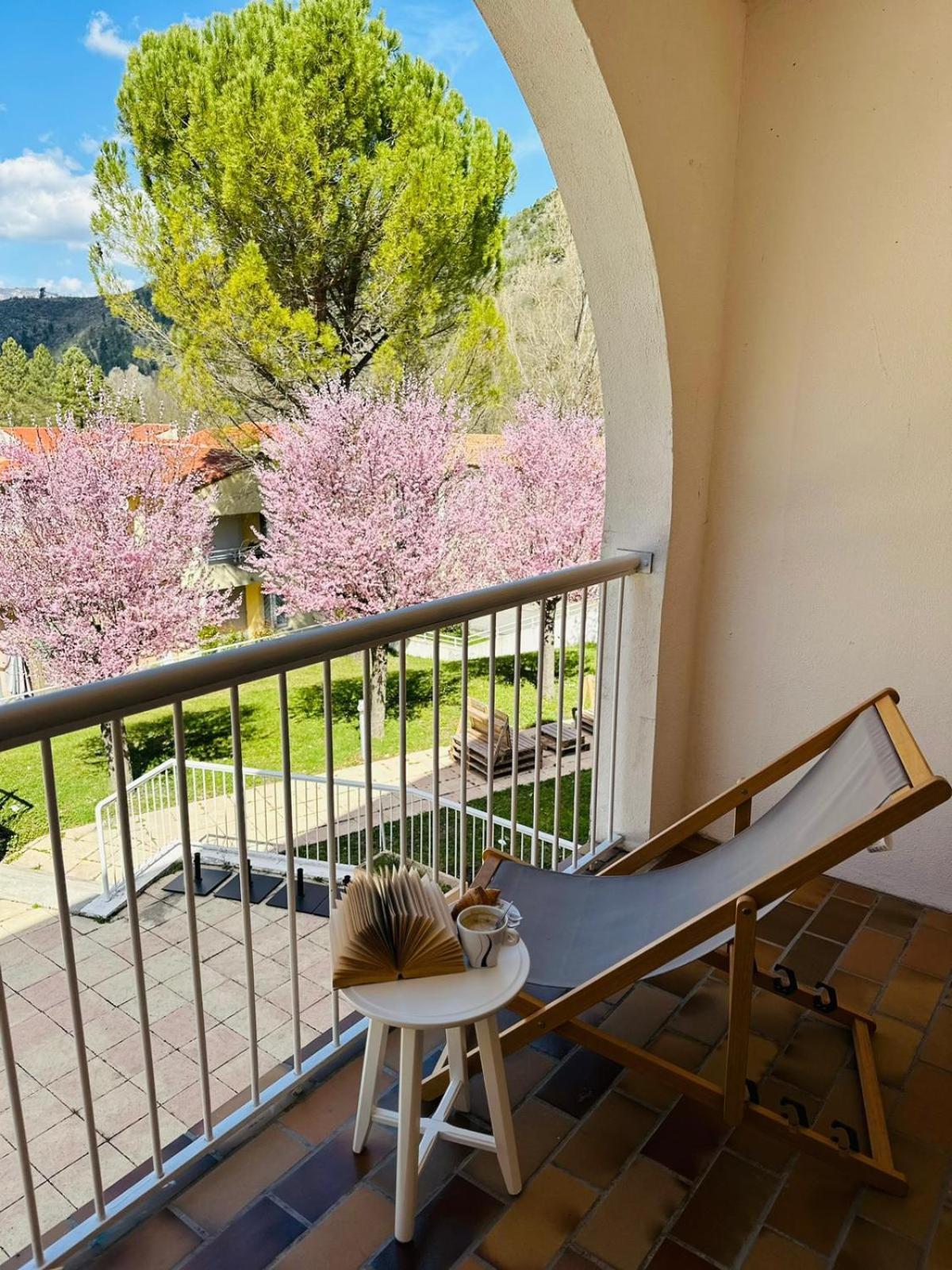 Hotel Le Refuge Des Sources 디뉴레뱅 외부 사진